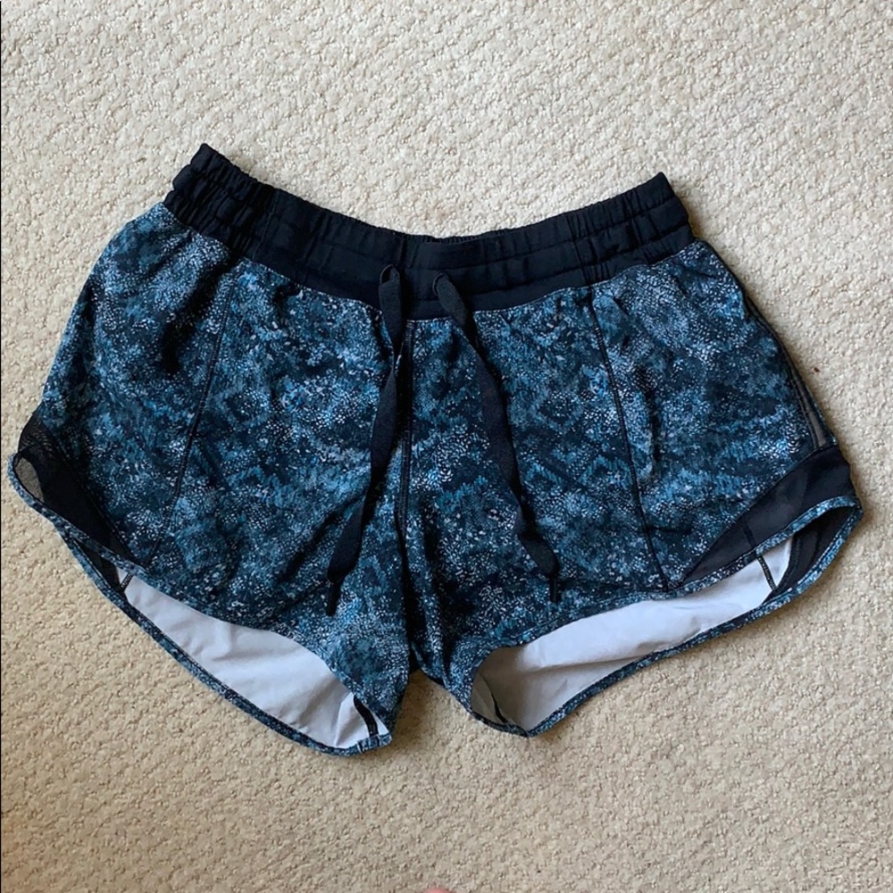 Lululemon - Hotty Hot Short 4”